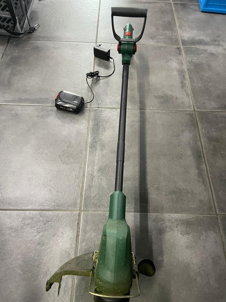 Bosch kantensnijmachine op batterijen, Tuin en Terras, Grastrimmers, Ophalen, Gebruikt, Accu
