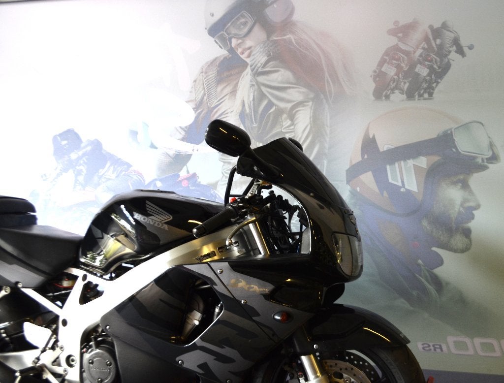 Honda CBR 900 RR Fireblade SC 28  collectors item, 4 cilinders, Motorrijbewijs A, 900 cc, Super Sport