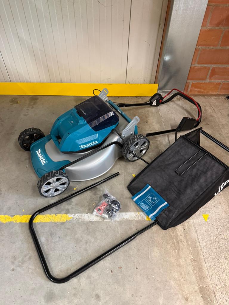 Makita DLM463Z (zonder accu) elektrische grasmaaier nieuw, Tuin en Terras, Grasmaaiers, Ophalen, Elektrische grasmaaier, Makita