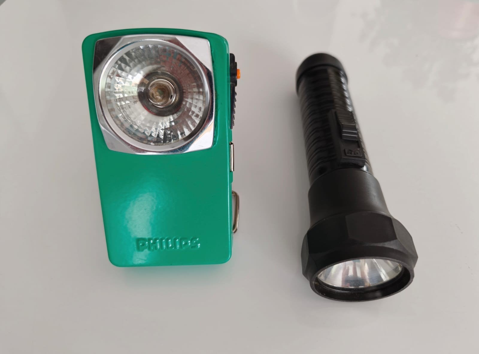 Retro Zaklampen, Caravanes & Camping, Lampes de poche, Enlèvement ou Envoi, Utilisé, Batterie