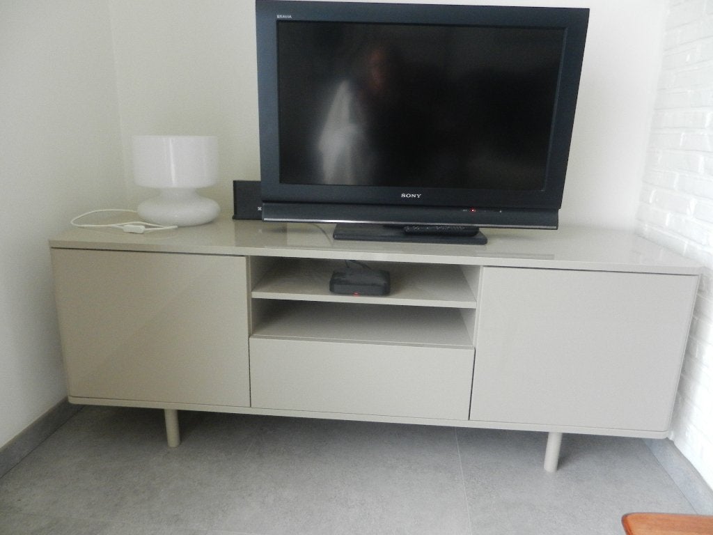 TV meubel Ikea - perfecte staat - als nieuw, Huis en Inrichting, Kasten |Televisiemeubels, Ophalen, 150 tot 200 cm, Zo goed als nieuw