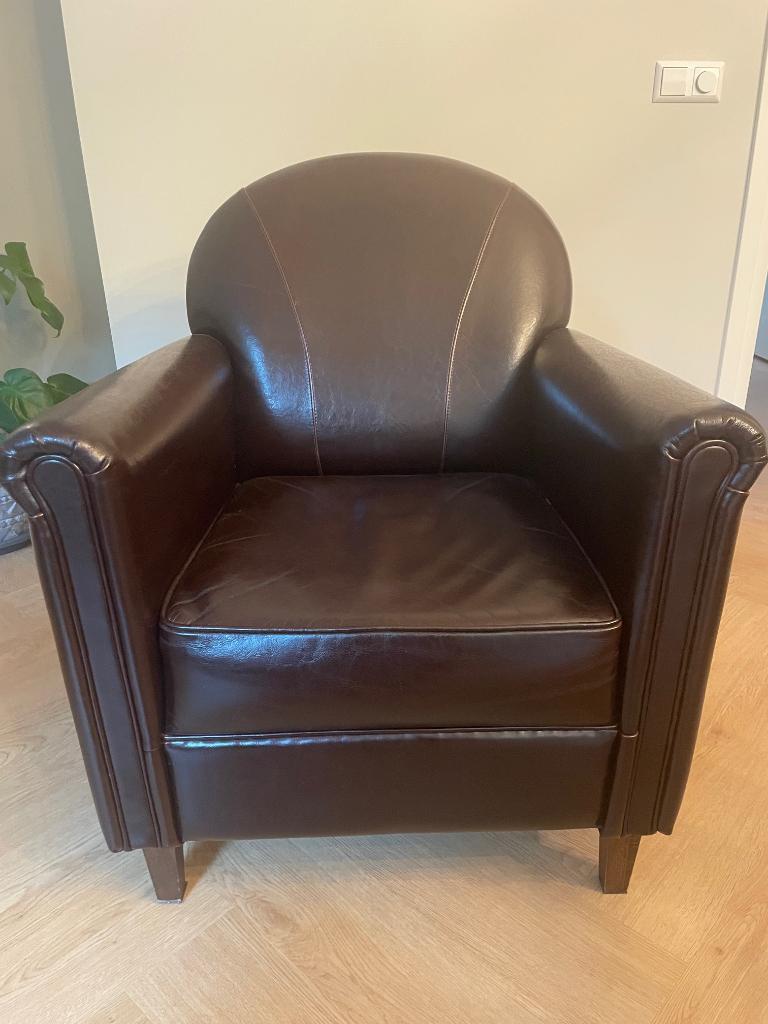Mooie lederen fauteuil in compacte en donkere kleurstelling., Ophalen, Vintage, 75 tot 100 cm, Zo goed als nieuw