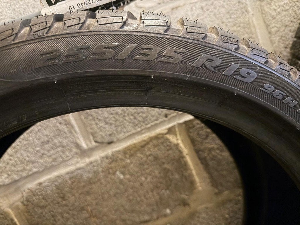 NEUFS Jamais Montés 4 Pn. PIRELLI  BMW Sér 3/4 + Audi A4/A5, Autos : Pièces & Accessoires, Neuf, Pneus hiver, 255 mm, Véhicule de tourisme