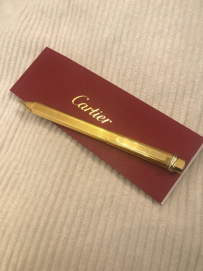 stylo bille must de cartier Trinity plaque or, Collections, Autres marques, Avec boîte, Stylo, Enlèvement