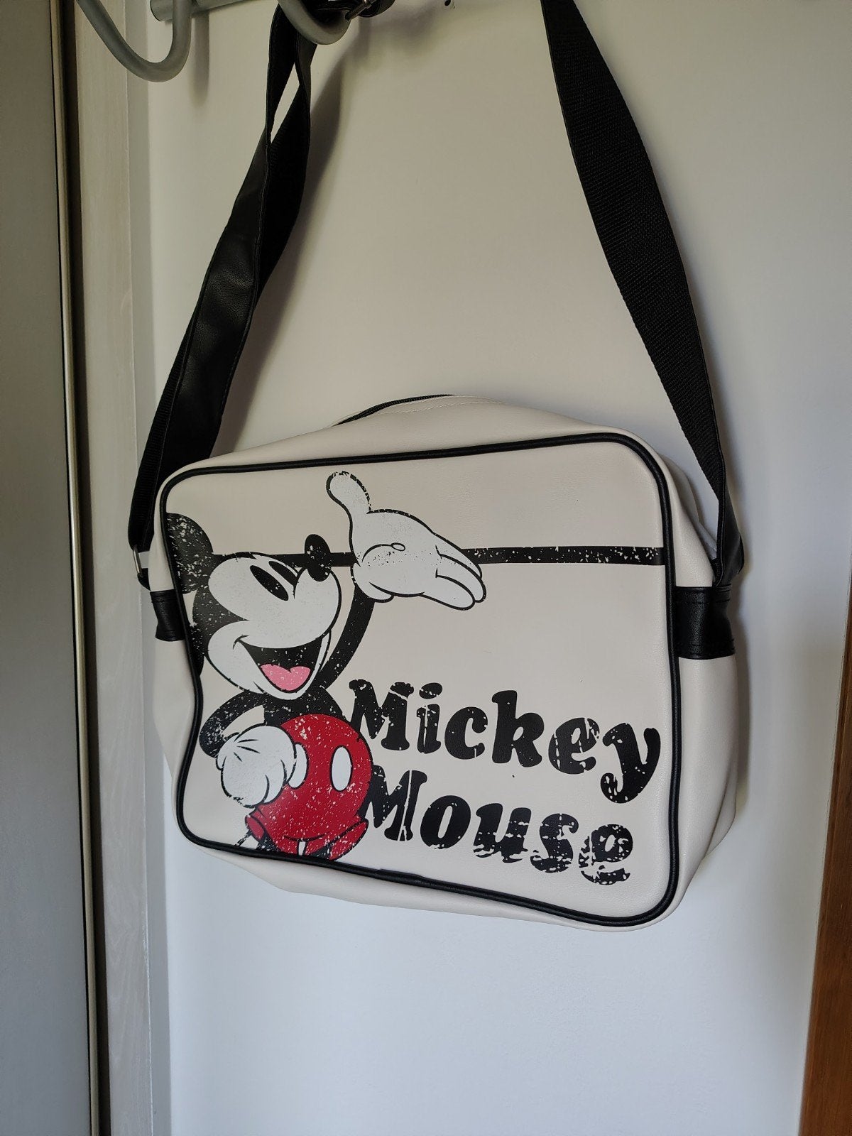 Tas Mickey Mouse, Ophalen
