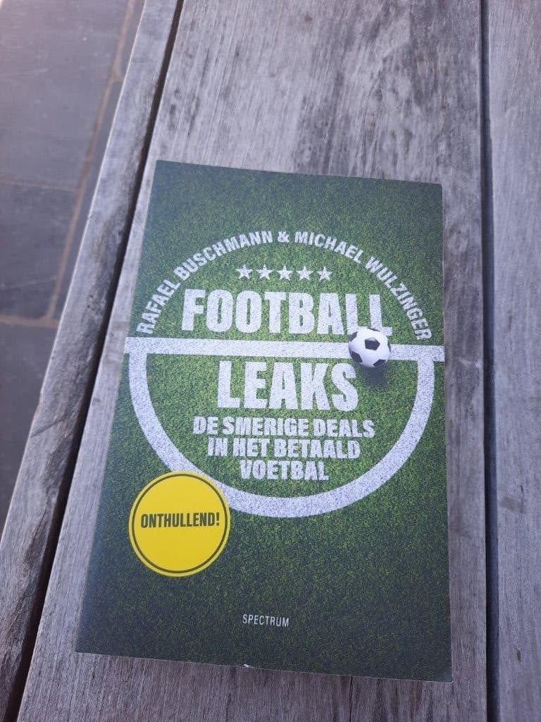 de duistere deals in het internationale voetbal, Ophalen of Verzenden, Zo goed als nieuw, Balsport