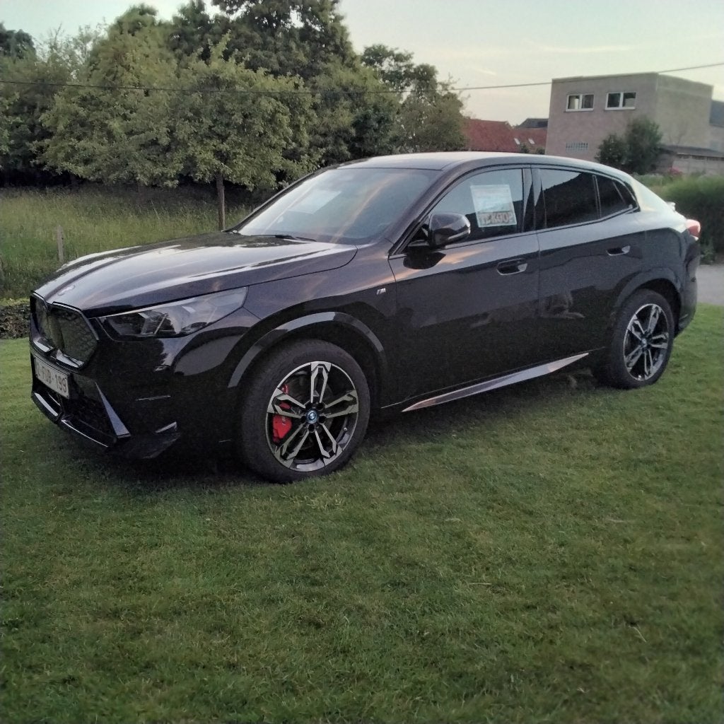 BMW iX2 e-Drive 20, Autos, BMW, Particulier, iX2, Caméra de recul, Régulateur de distance, Airbags, Air conditionné, Phares Bi-Xénon
