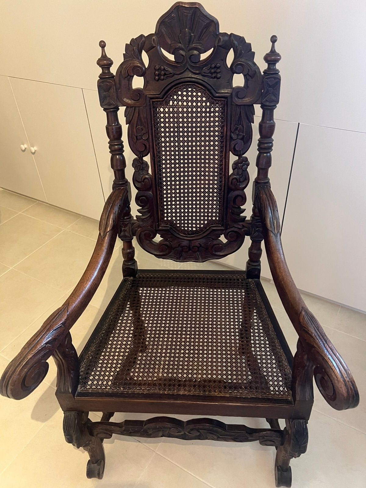 Fauteuil ancien, Enlèvement