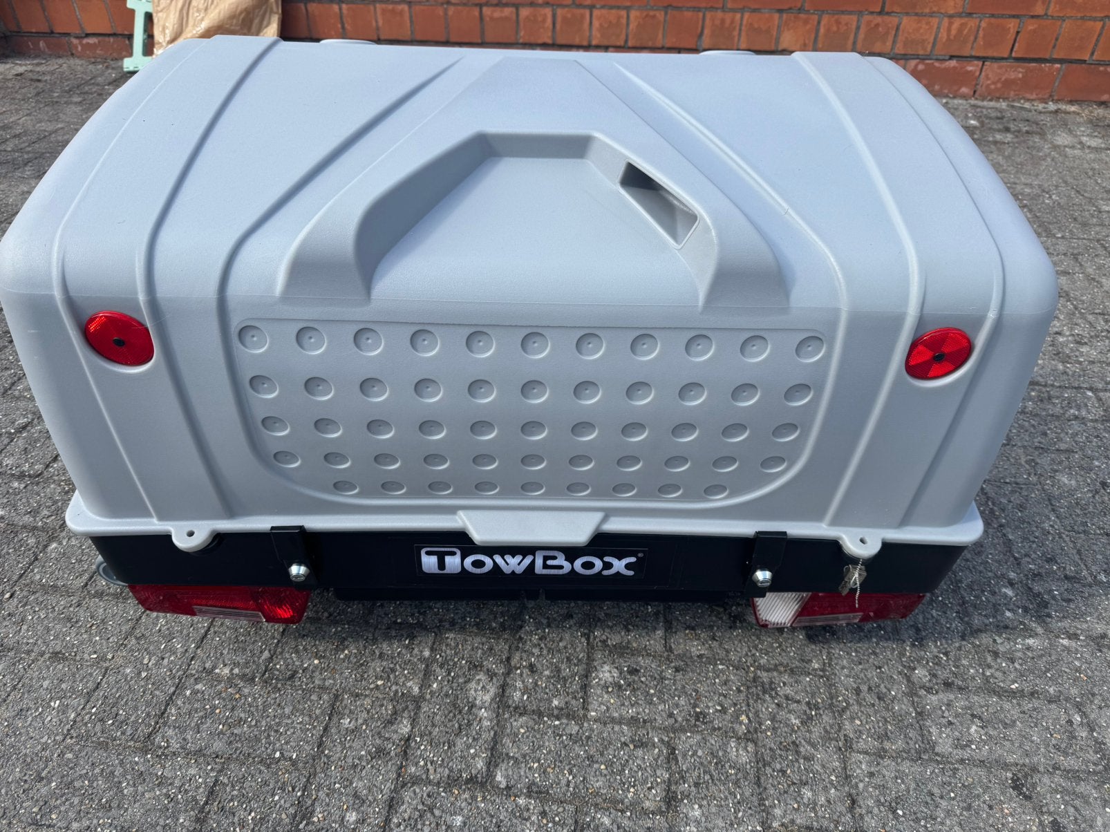Tow box te huur, Ophalen, Zo goed als nieuw