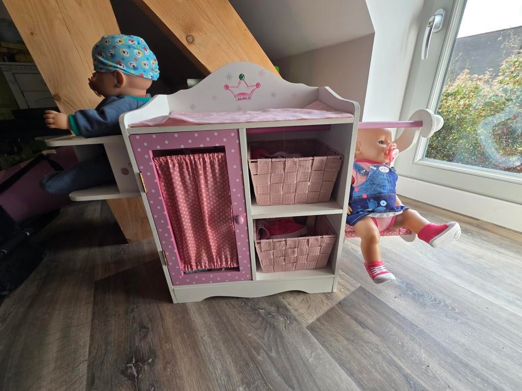 Kleerkast pop met verzorgingstafel, schimmel en zitje, Ophalen, Gebruikt, Poppenhuis