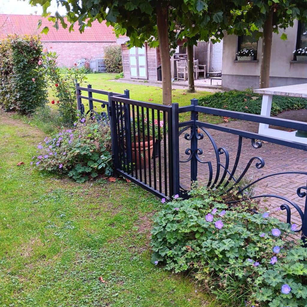 Metalen tuinhek, Enlèvement, Porte du jardin