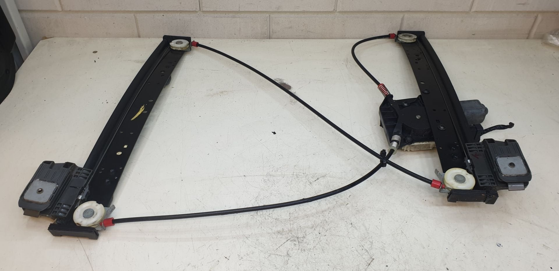 Raammechanisme linksvoor LV Colt CZC cabrio Mitsubishi 98031, Info@mitsubishi-motors.com, Gebruikt, Mitsubishi Motors Corporation