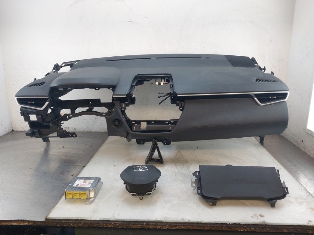 AIRBAG SET + DASHBOARD Toyota Corolla Cross (01-2020/-), Gebruikt, Kundenbetreuung@toyota.de, Toyota, Toyota-Allee 2
50858  Köln, DE