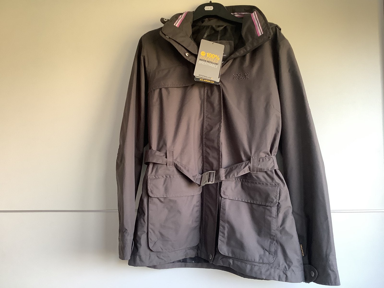 Nieuw Jack Wolfskin regenjas wind-wterdicht( nieuw 250€), Ophalen of Verzenden, Nieuw, Maat 38/40 (M)