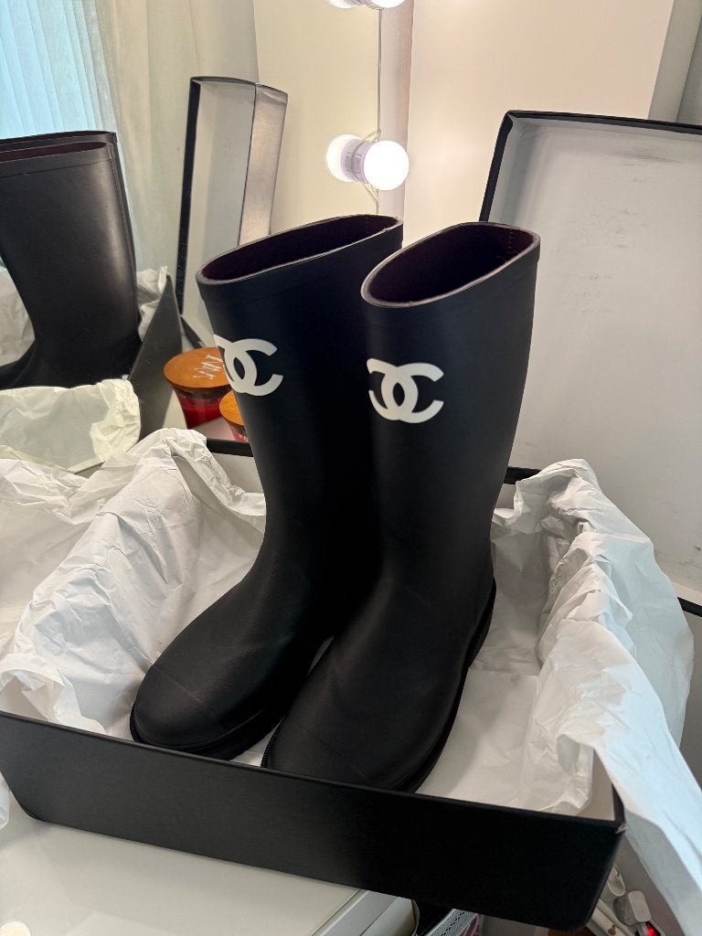 Bottes de pluie Chanel, Bottes de pluie, Comme neuf, Noir, Chanel