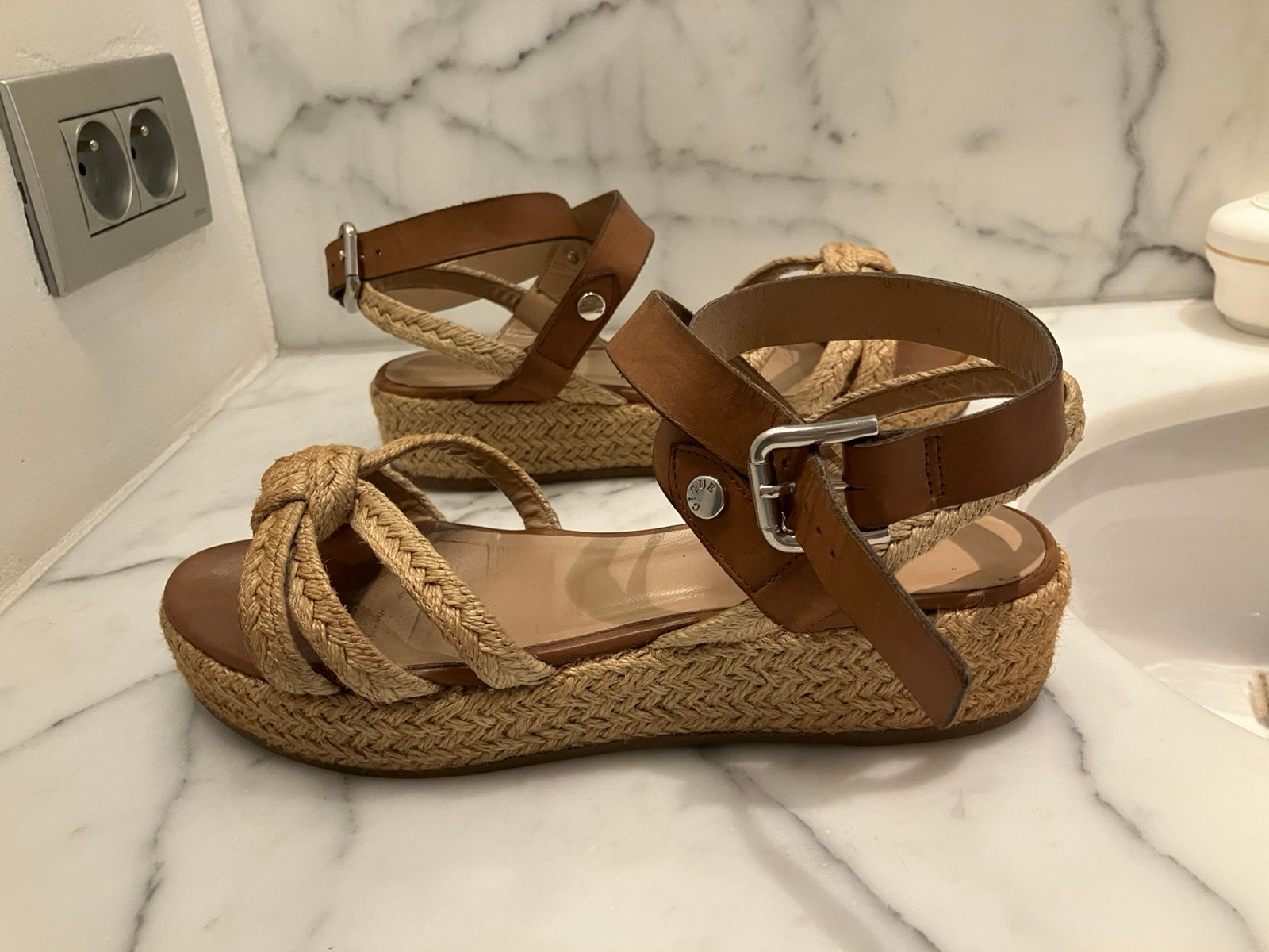 Sandalen Gigue maat 39, Kleding | Dames, Schoenen, Beige, Zo goed als nieuw, Sandalen of Muiltjes, Ophalen of Verzenden