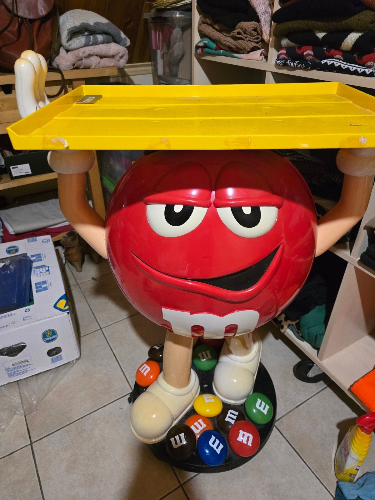 M&M's display Rood, Ophalen