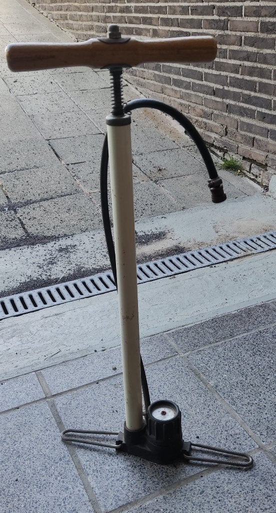 Pompe à vélo Witberg pour valve Presta, Vélos & Vélomoteurs, Envoi, Manomètre, Utilisé