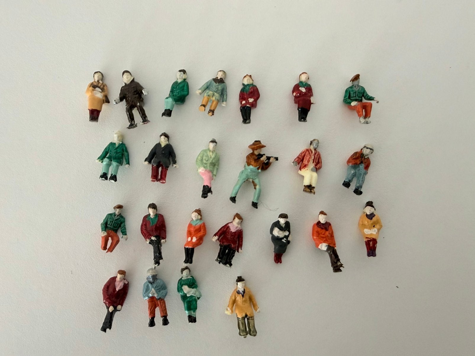 Lot van 142 H0 schaal modelbouwfiguren en accessoires, Ophalen of Verzenden, Gebruikt, Figuur of Figuren