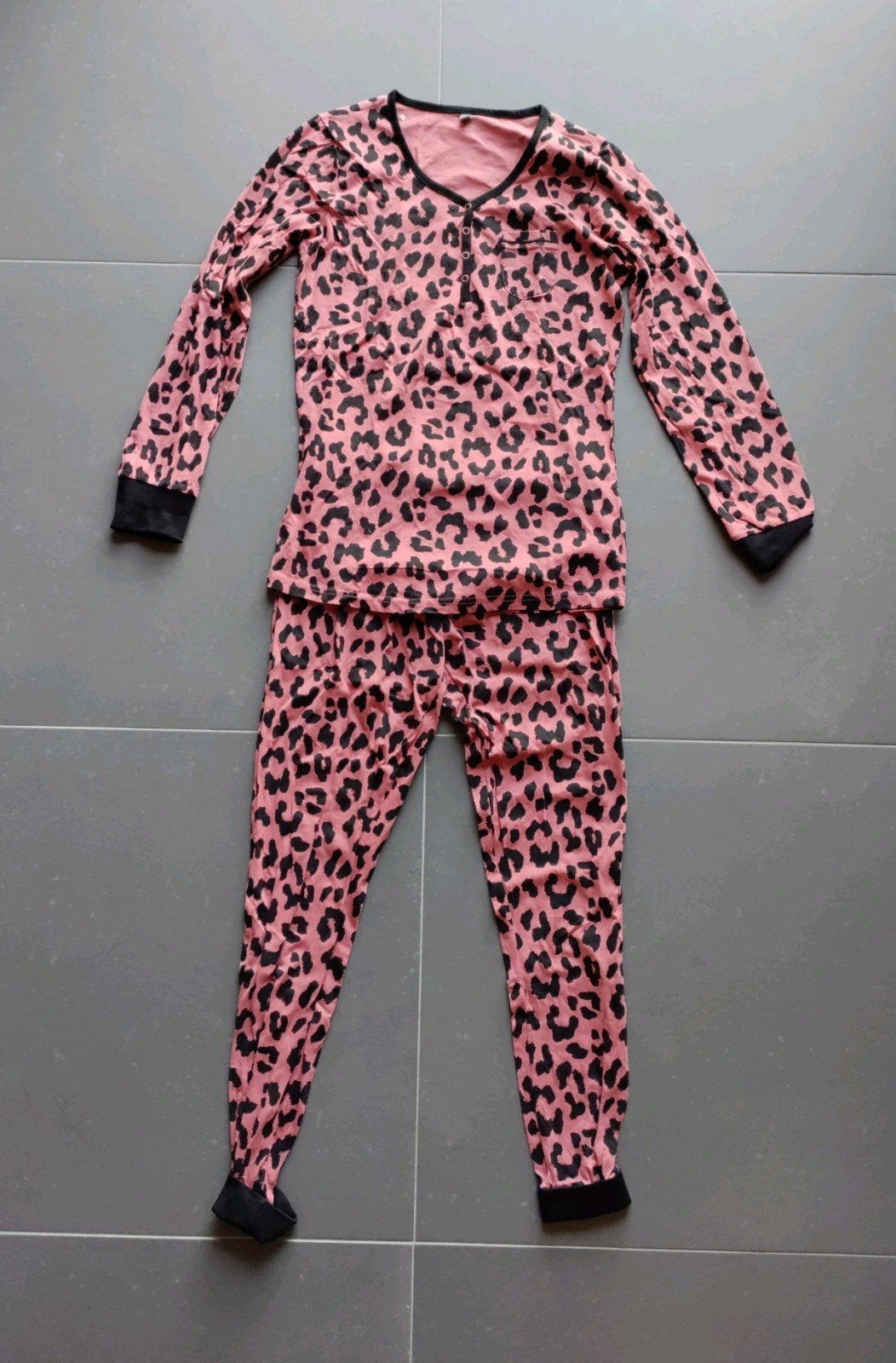 Roze pyjama met panterprint, Vêtements | Femmes, Pyjamas, Enlèvement, Comme neuf, Taille 38/40 (M)