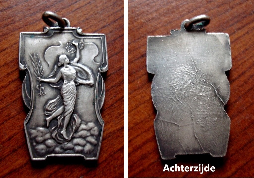 Onbekende verzilverde medaille met dansende vrouw, Verzenden, Brons