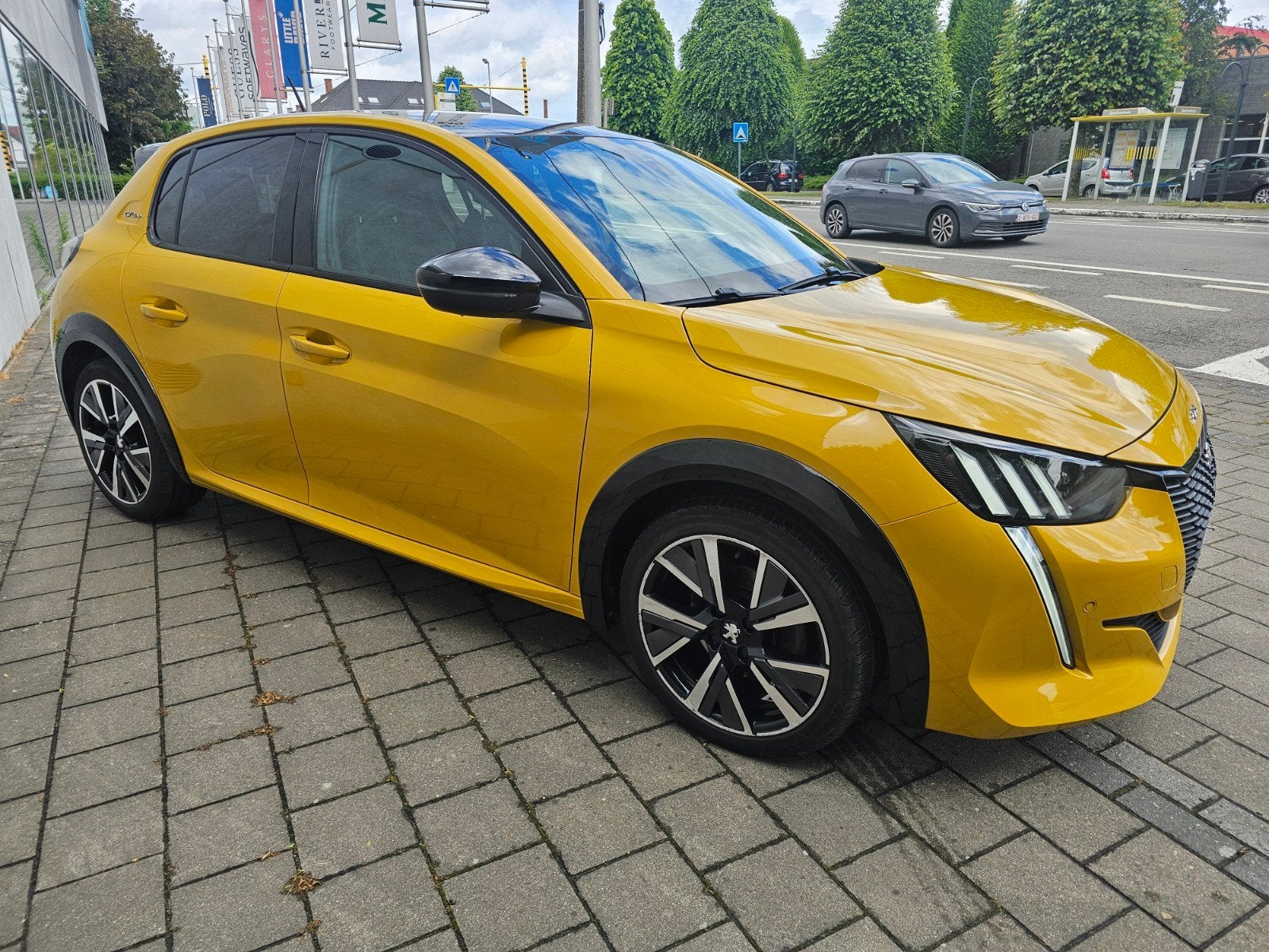 Peugeot 208 GT-line Automaat Benzine 130pk, https://public.car-pass.be/vhr/fb2787a8-3c8b-4814-a27d-fa04d5bfa97b, 1199 cc, 5 zetels