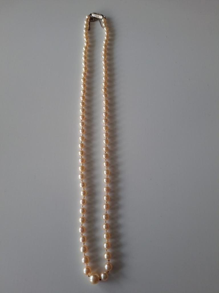 Parel ketting, Ophalen