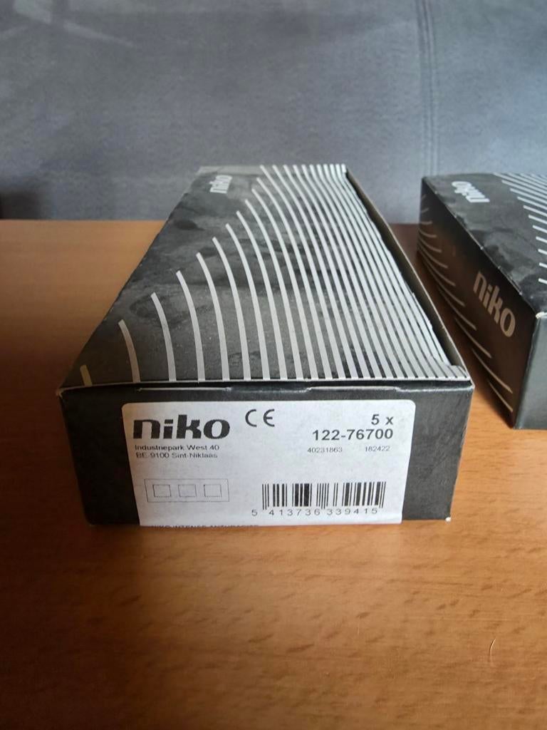 Plaquette de finition Niko noir, Enlèvement, Neuf