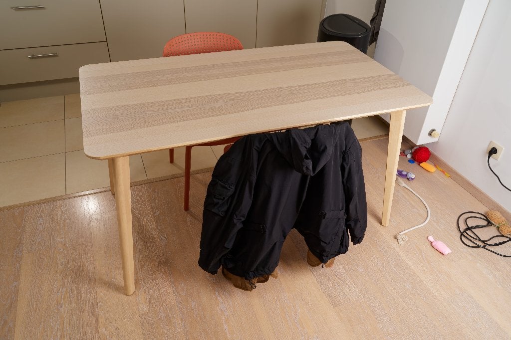 Table IKEA Lisabo + 2 chaises Conforama, Maison & Meubles, 100 à 150 cm, Quatre personnes, Comme neuf, Enlèvement
