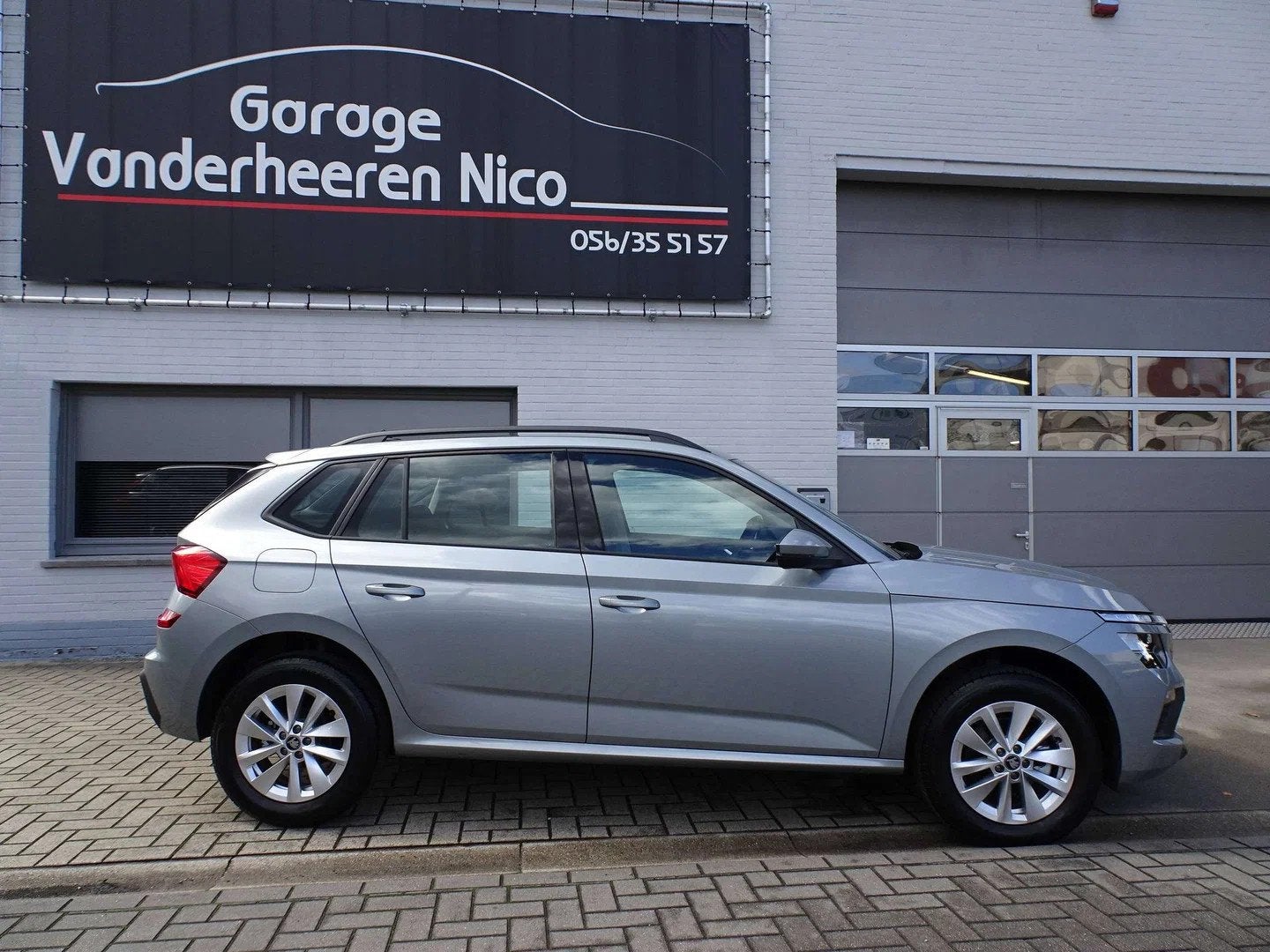 Skoda Kamiq NIEUW - 1.0TSi fabrieksgarantie 3/2031 - VIRTUAL, Autos, Argent ou Gris, Achat, Phares entièrement LED, Boîte manuelle