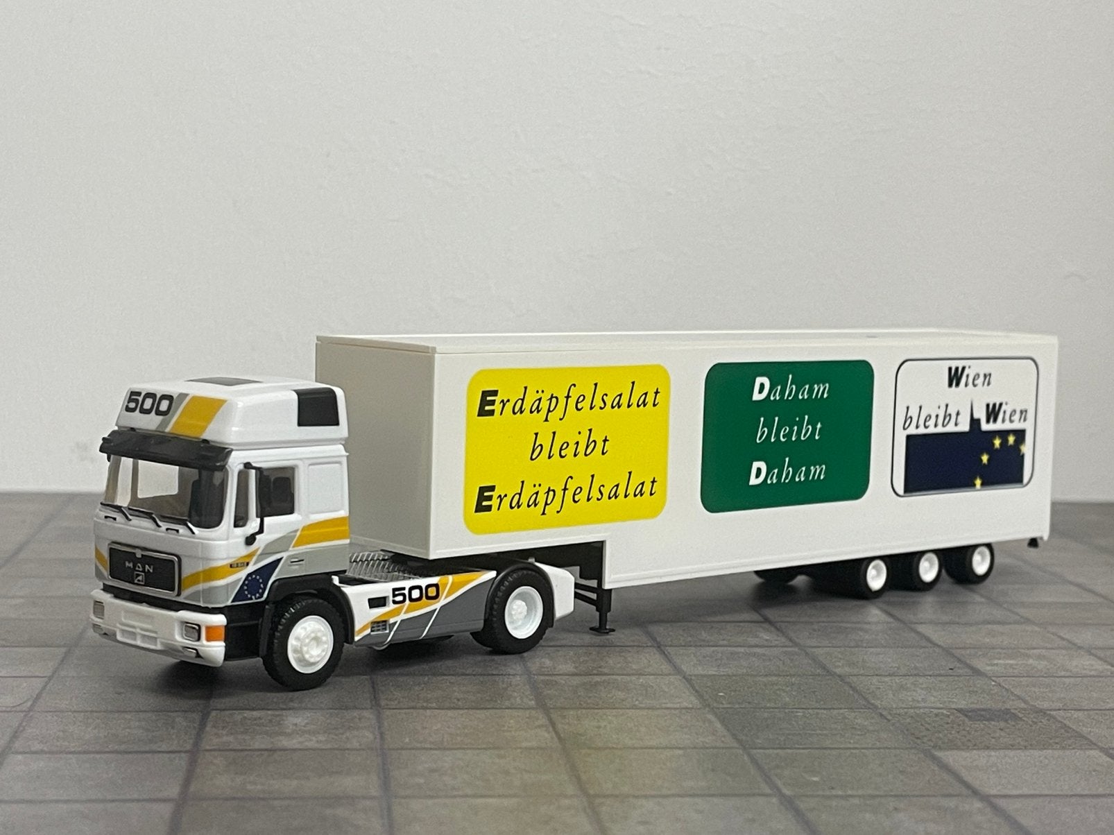 Herpa MAN F90 - 500 WIEN bleibt WIEN 1:87, Enlèvement ou Envoi, Comme neuf, Bus ou Camion, Herpa