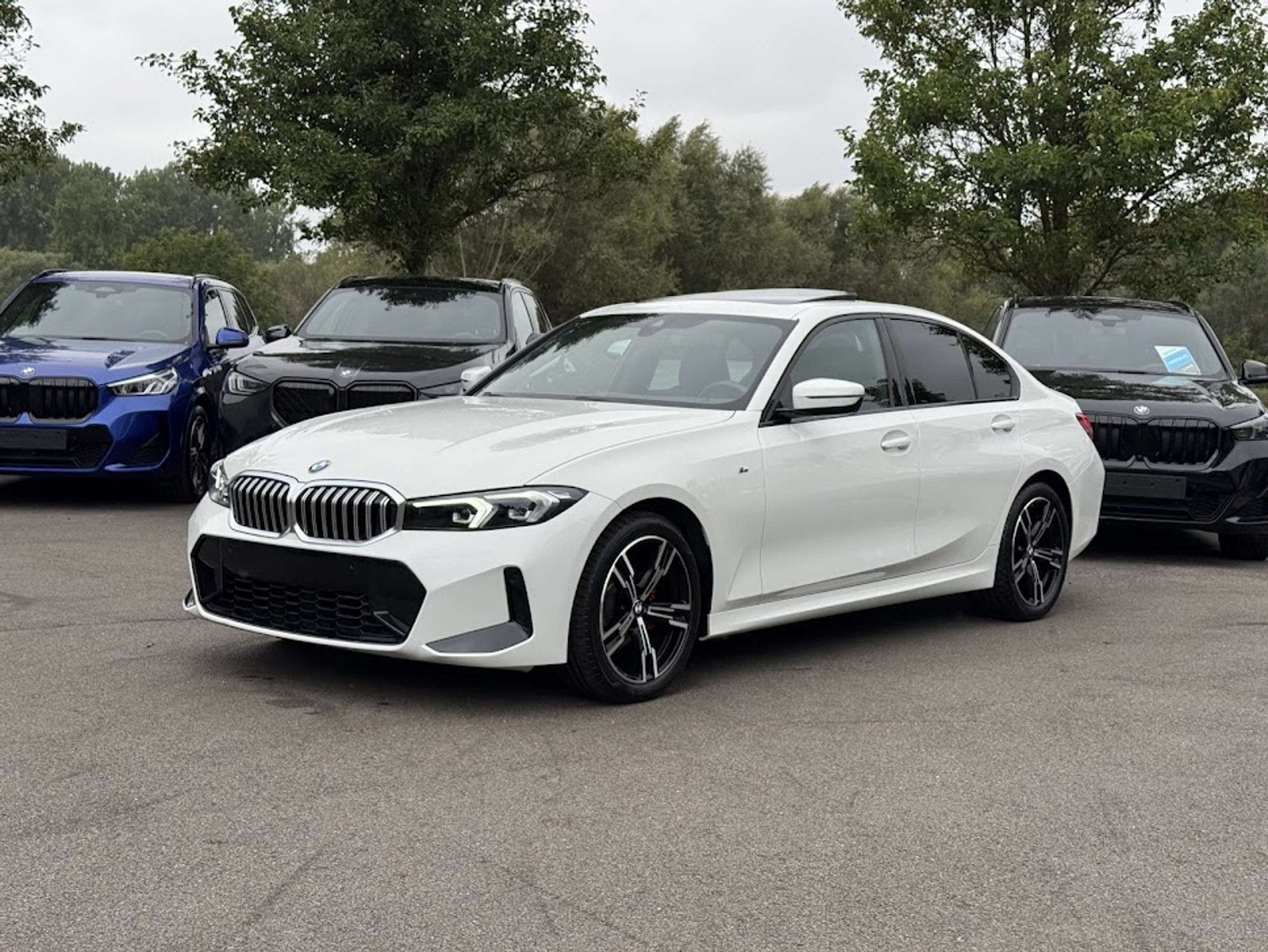 BMW 318 iA M Sport berline / PANODAK / DODE HOEK / PDC / CAR, Autos, Achat, Euro 6, Noir, 5 portes