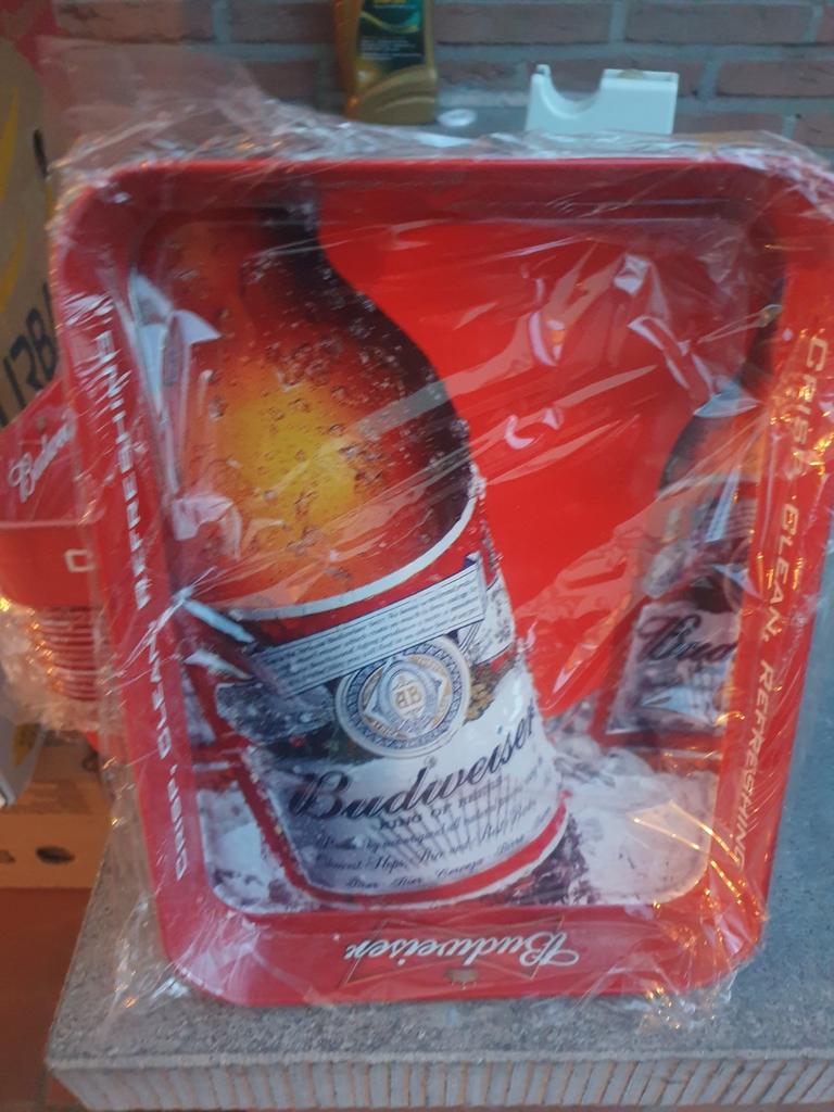 Budweiser dienblad, Ophalen