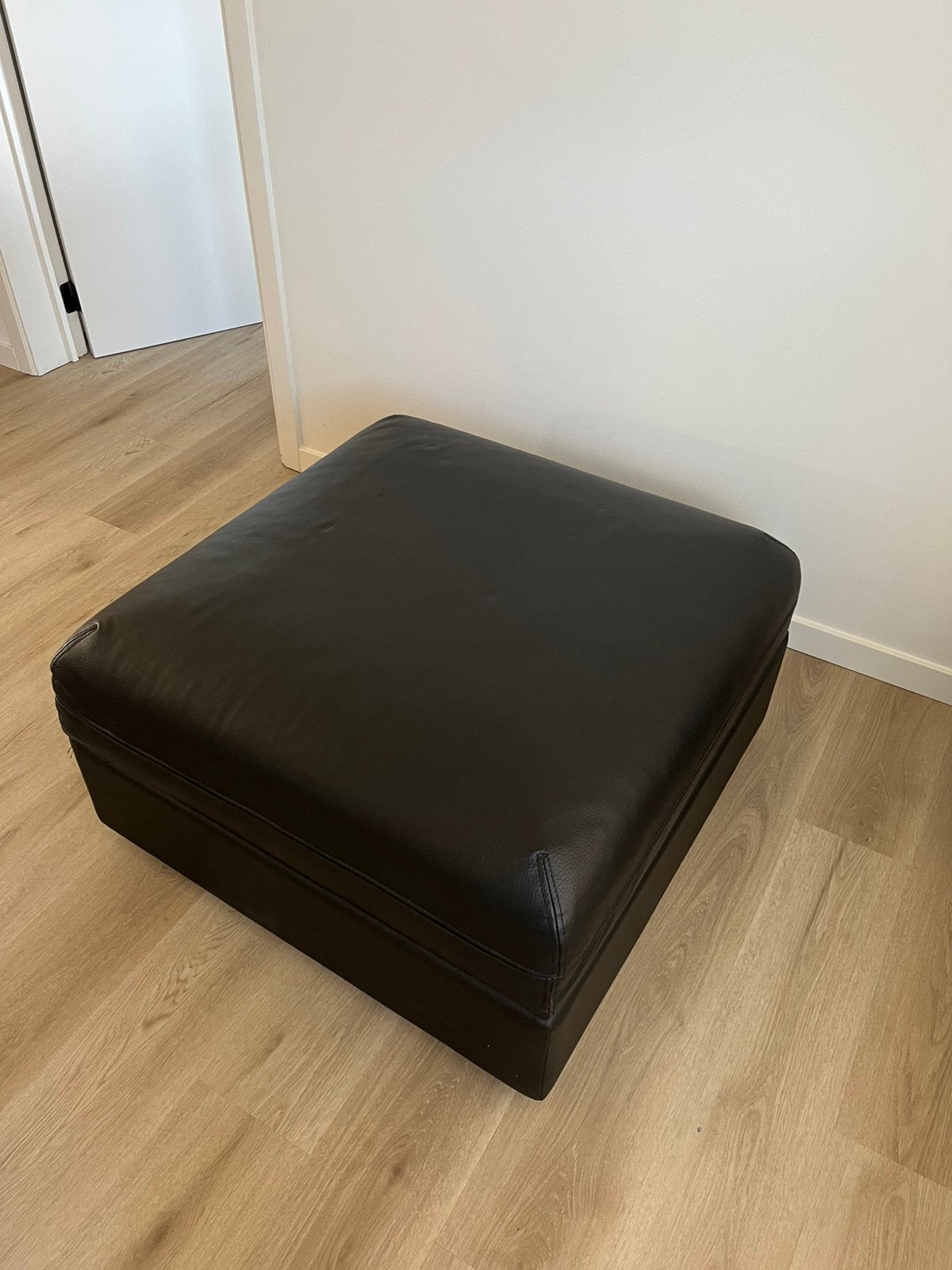 Poef/voetenbank, Huis en Inrichting, Ophalen, Gebruikt, Vierkant, Leer