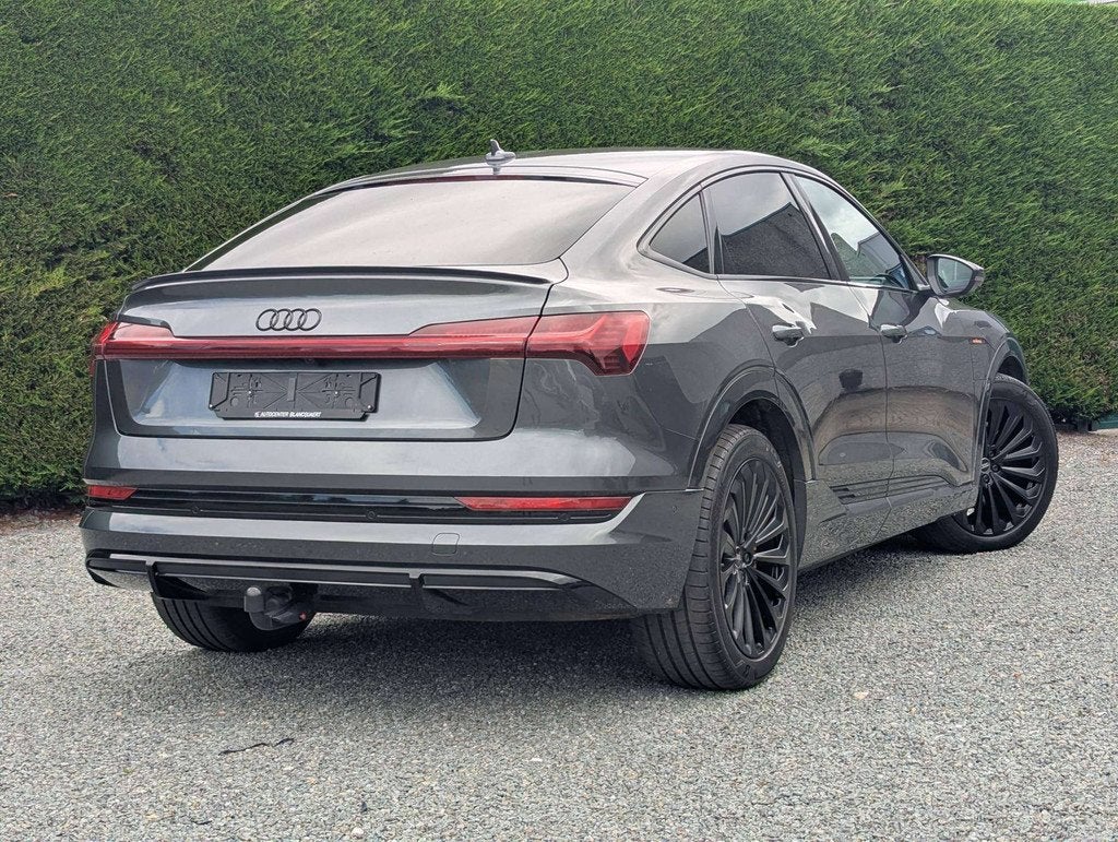 Audi Q8 e-tron (Q8) Sportback 2x s-line - trekhaak - camera, Auto's, Automaat, 230 kW, Gebruikt, Zwart