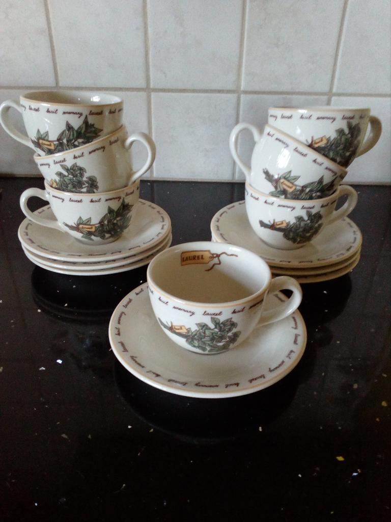 Mokka servies Van Cleef nieuwstaat, Ophalen of Verzenden, Zo goed als nieuw, Aardewerk, Kop(pen) en/of Schotel(s)