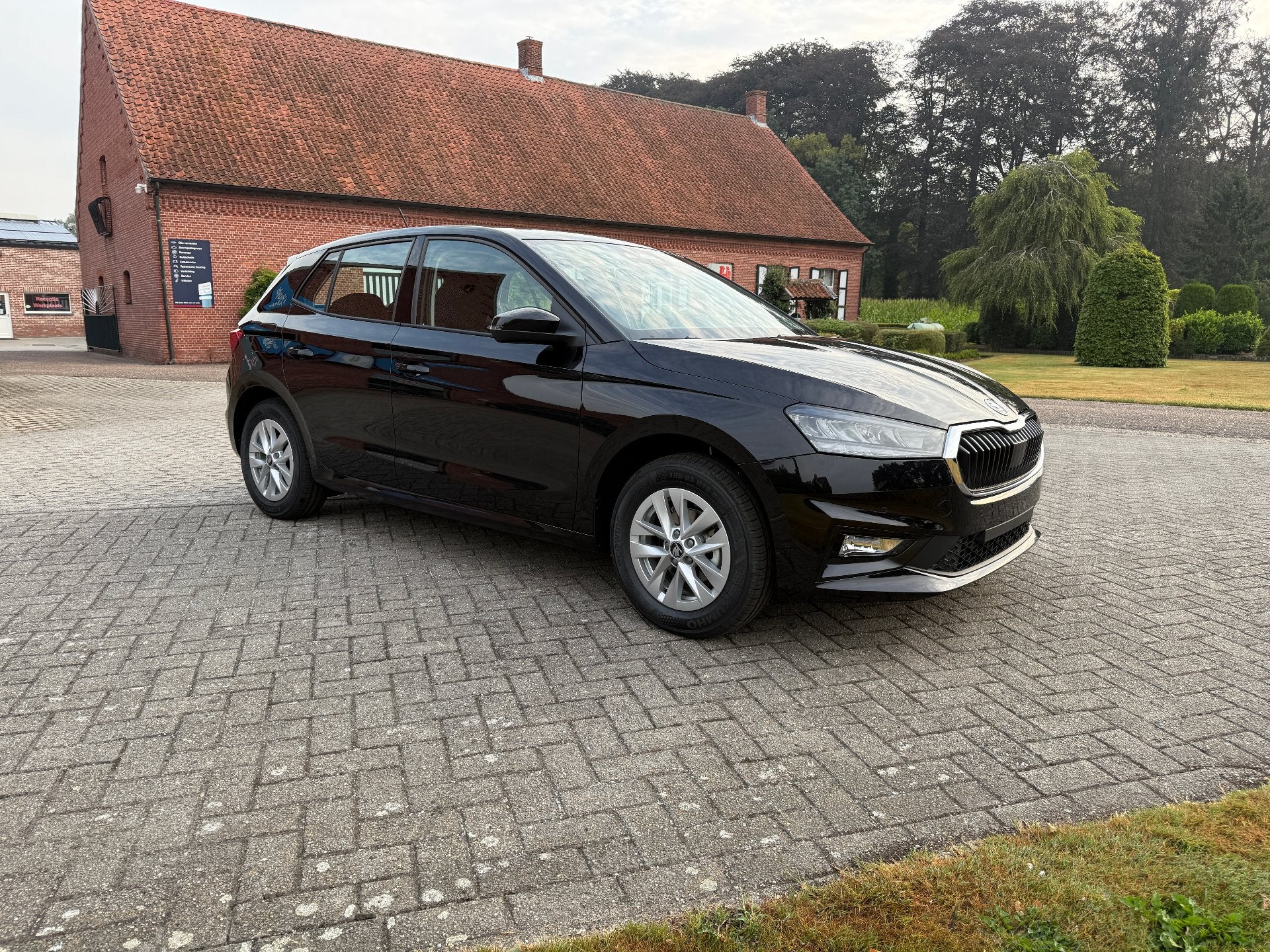 Skoda Fabia 130 YEARS 1.0 MPI - CAMERA / GPS / AC / PDC / GP, Auto's, Stof, Overige kleuren, Bedrijf, Nieuw