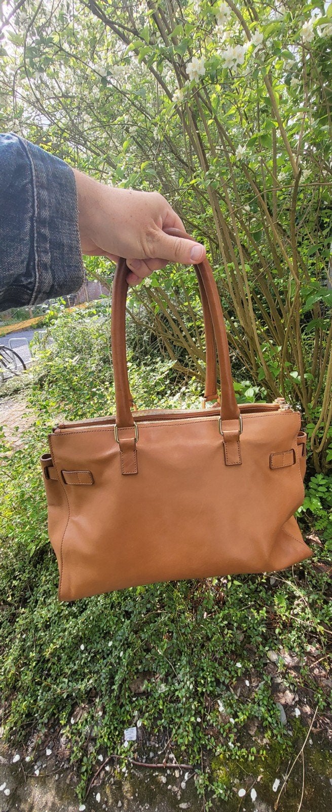 Sac en cuir Marc Cain, Enlèvement