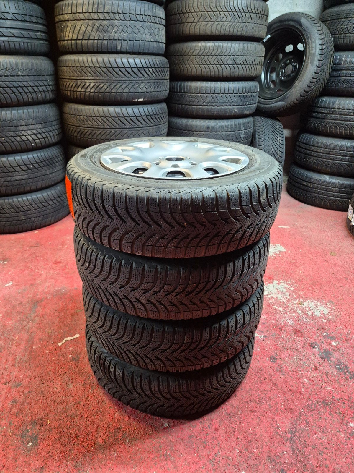 Originele MINI winterset met 15" wielen NIEUW Cooper F55 F56, Ophalen, Gebruikt, Mini
