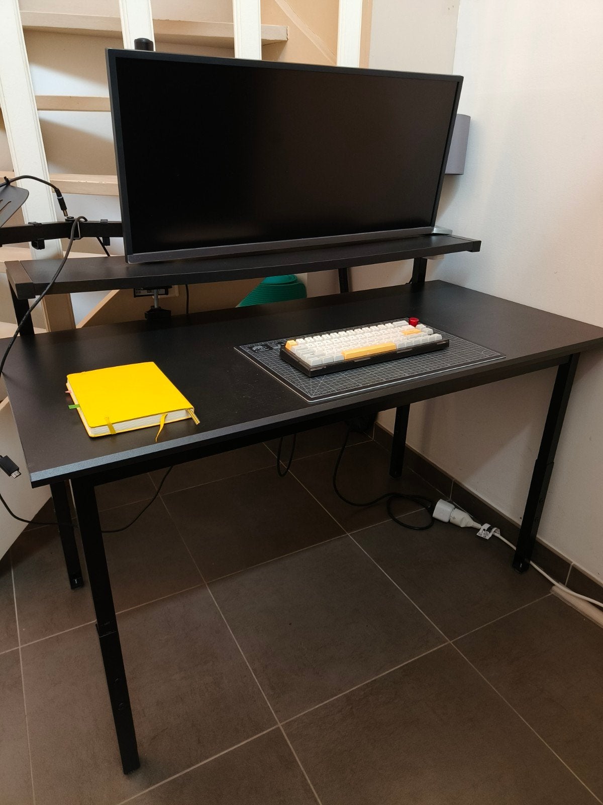 Ikea UTVISNING game bureau met schap en kabelgoot, Ophalen, Kabelgoot, Zo goed als nieuw, IKEA