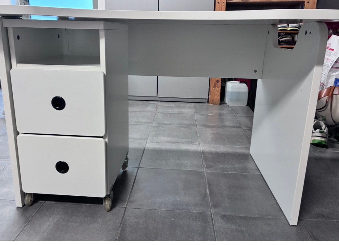 Bureau voor jongeren, Huis en Inrichting, Ophalen, Met lades, Gebruikt, 110 cm