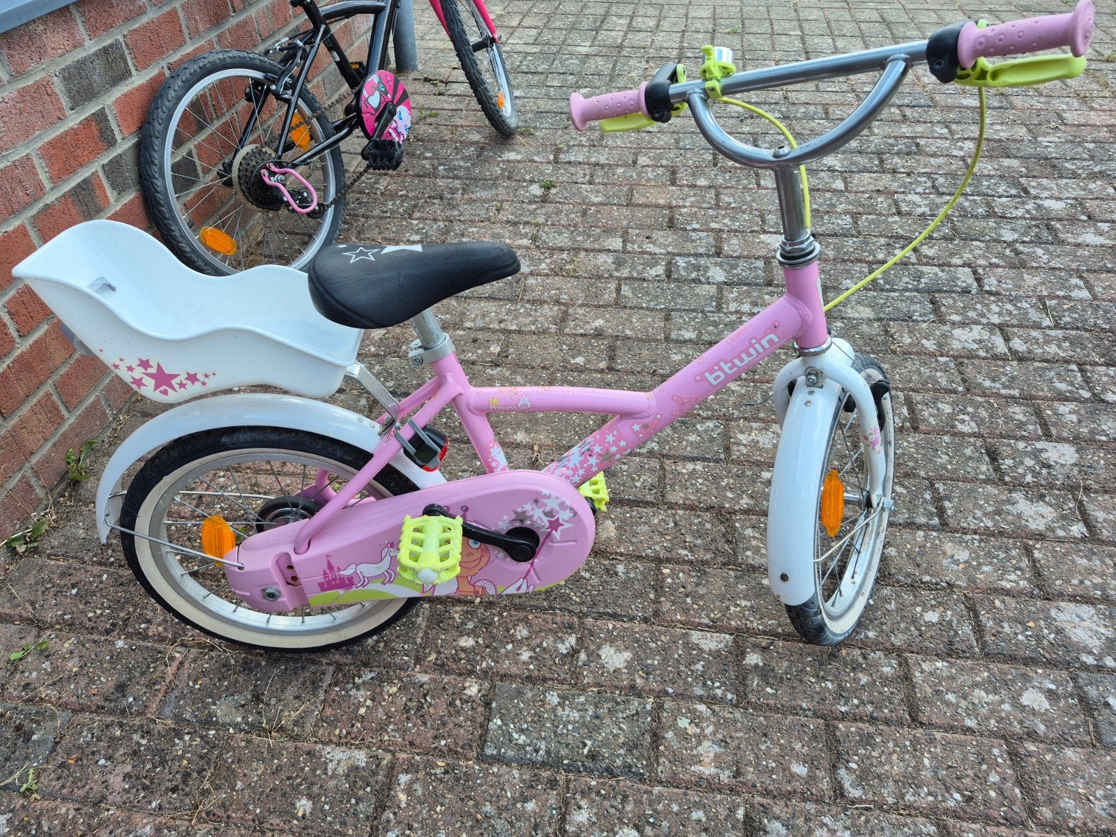 Vélo enfant B'TWIN 16 pouces rose avec porte-poupée – b