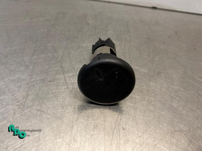 12 Volt aansluiting van een Opel Meriva (Meriva B 10-), Auto-onderdelen, Gebruikt, -, -, Opel