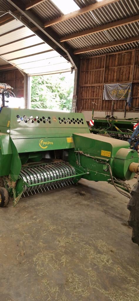 Presse petit ballot jhon deere, Articles professionnels