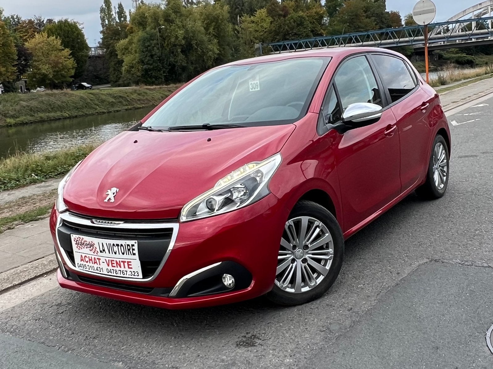 Peugeot 208 , 5 portes 2017 année 1.2 essence 0032478767323, Voorwielaandrijving, Dealer onderhouden, Stof, Euro 6
