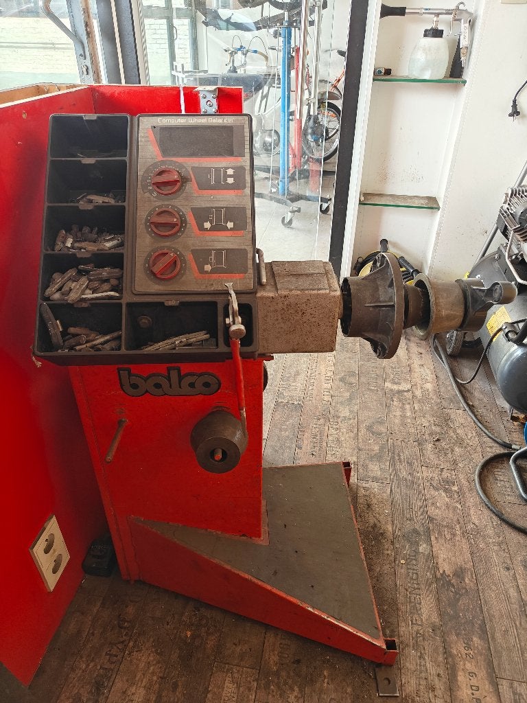 Machine d'équilibrage Balco, Enlèvement, Utilisé