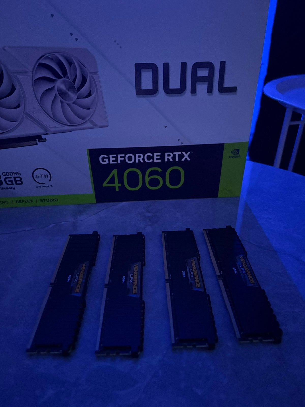 Rtx 4060 dual 8gb met 32gb ddr4 3000MHz, Informatique & Logiciels, Cartes vidéo, Enlèvement, Comme neuf