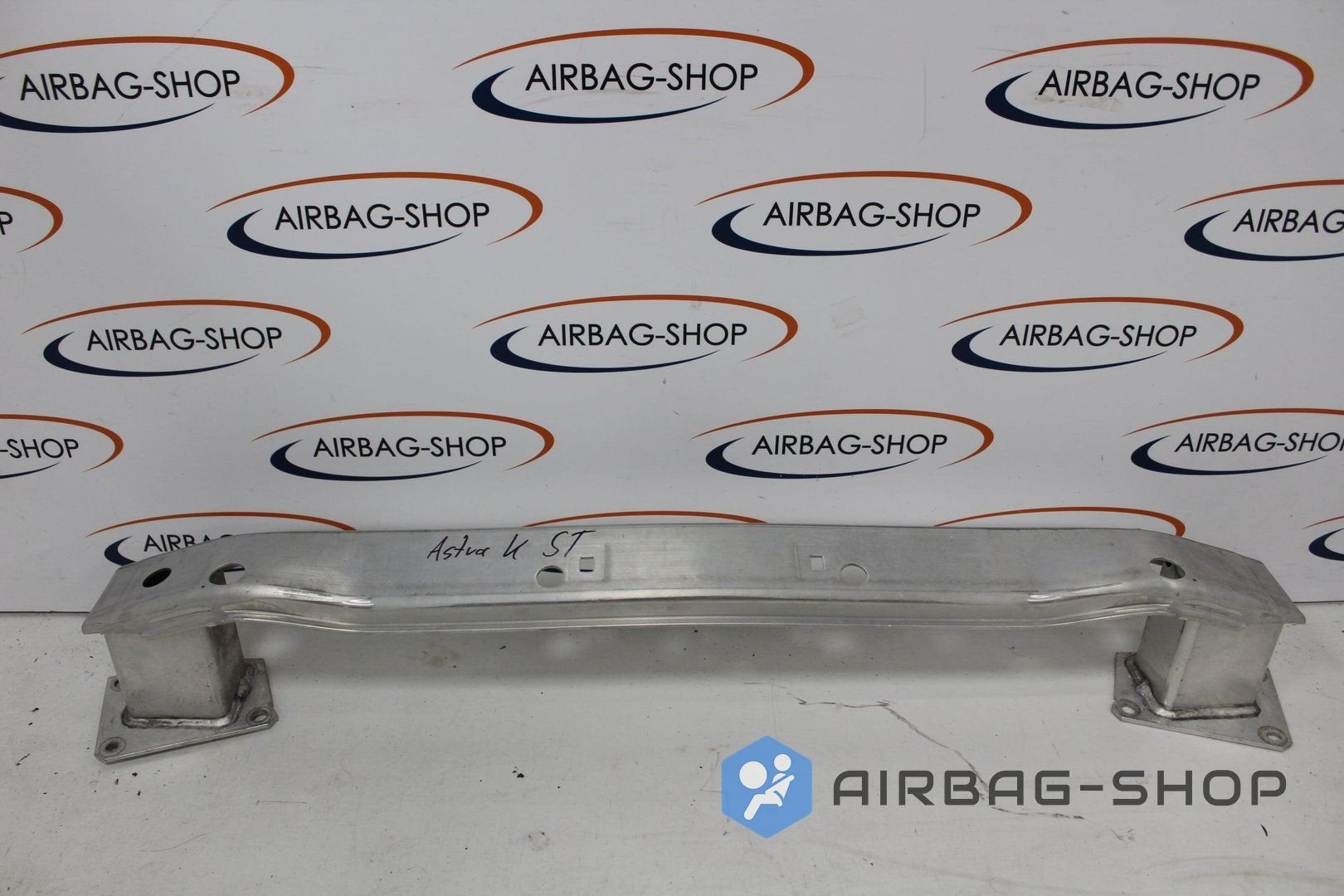 Opel Astra K ST Bumperbalk achter GM 39016274 GM39016274, Arrière, -, Opel, Utilisé