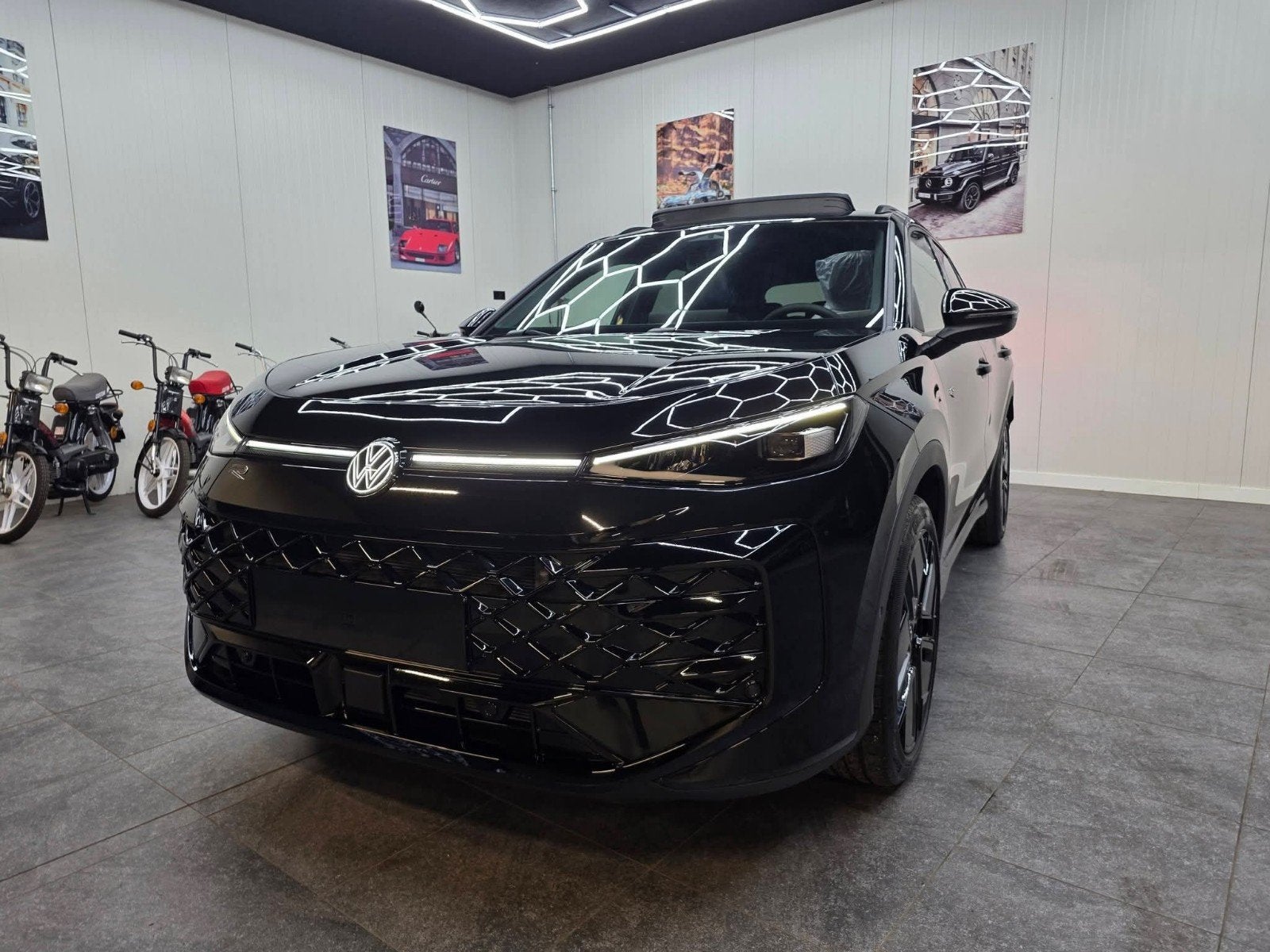 VOLKSWAGEN T-ROC R-LINE 1.5 eTSI 150PK DSG 2026 10KM PANODAK, Auto's, Automaat, Zwart, Bedrijf, SUV of Terreinwagen