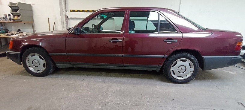 Mercedes W124 E200 benzine 5 bak 1989, Autos, Mercedes-Benz, Rouge, Achat, 4 portes, Boîte manuelle